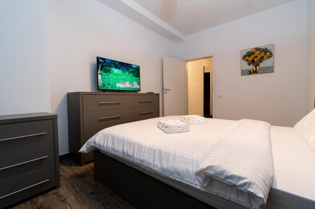 Yan Apartment - Near Mall & Free Private Parking Brašov Exteriér fotografie